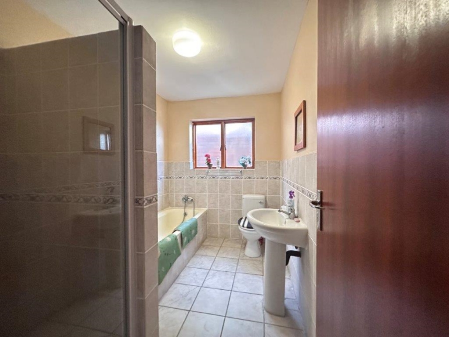 5 Bedroom Property for Sale in Stilbaai Wes Western Cape